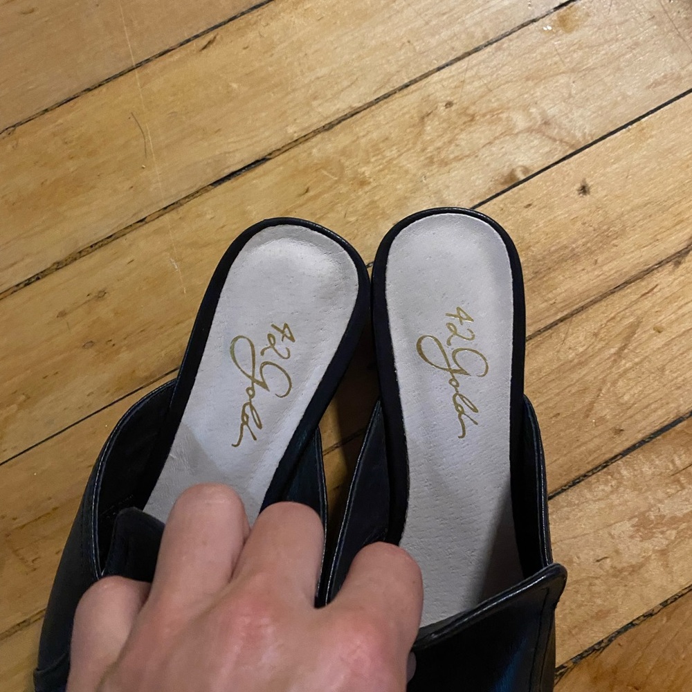 42 GOLD Black Leather Mules - Picture 3 of 6